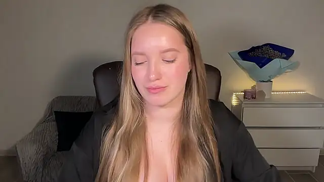 EvaMaddison online show from May 14, 8:36 pm