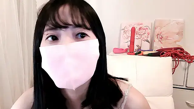 MOMO ROSE online show from November 19, 12:10 am