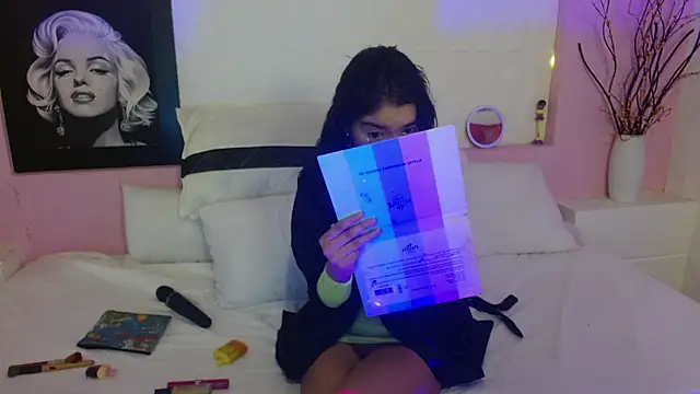 Sweetcristin online show from May 1, 2:04 am