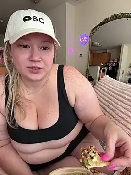 PiggyRose online show from May 18, 9:43 pm