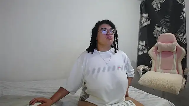 mabigomez00 online show from October 11, 10:31 am