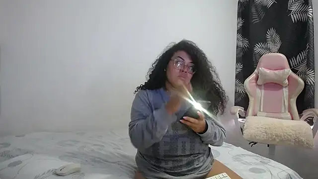 mabigomez00 online show from February 9, 11:56 am