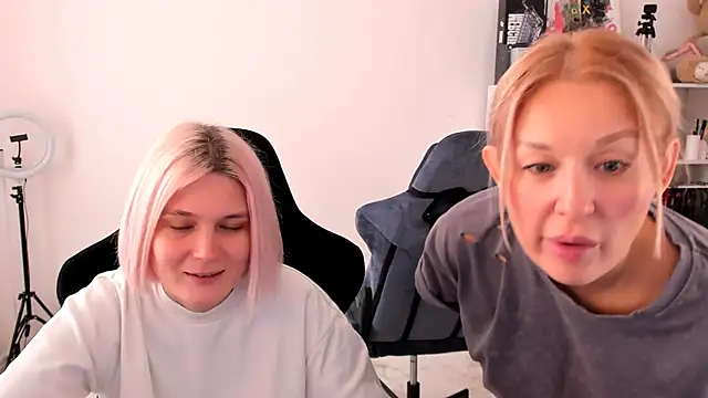 hotblonds online show from October 31, 11:36 am