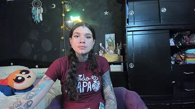 Lilmarieee online show from November 18, 10:44 pm