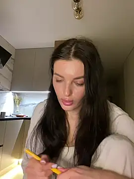 little belucci online show from January 13, 3:16 pm