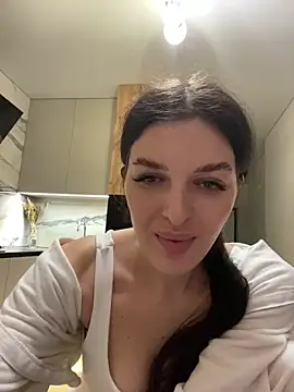 little belucci online show from February 18, 4:06 pm