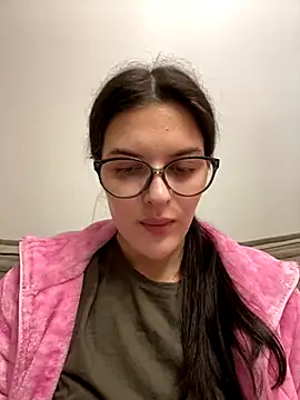 little belucci online show from October 19, 1:24 pm