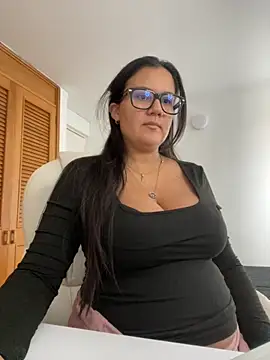 SWEETLILY18 online show from November 26, 3:46 pm