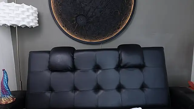 miss vaiolette online show from April 13, 11:11 am