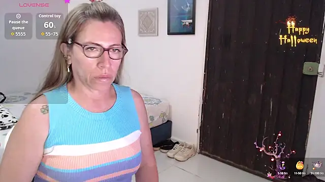 Chayla Ruiz online show from October 13, 10:45 pm