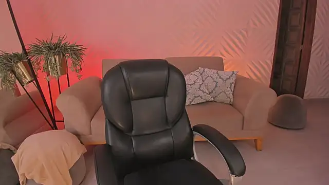 KateSunder online show from March 11, 1:14 pm