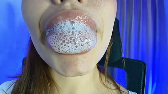 lisbet21x online show from June 6, 10:05 pm