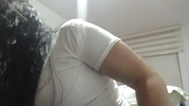 andreaisis2 online show from November 11, 1:01 am