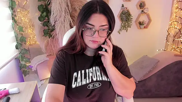 paulinacostello online show from June 3, 3:50 pm