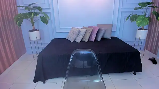 cintiagreyx online show from April 15, 11:44 am