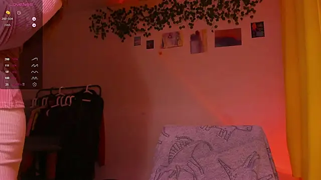 mollytuck online show from December 2, 3:47 pm