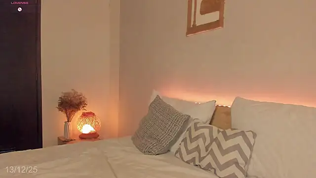 Itzell kiss online show from December 14, 1:22 am