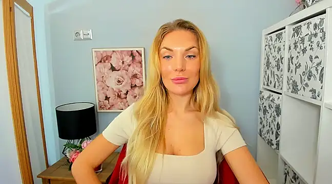 AulloraHoney online show from December 2, 7:10 am