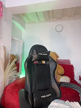 karinacortes online show from February 12, 1:35 pm