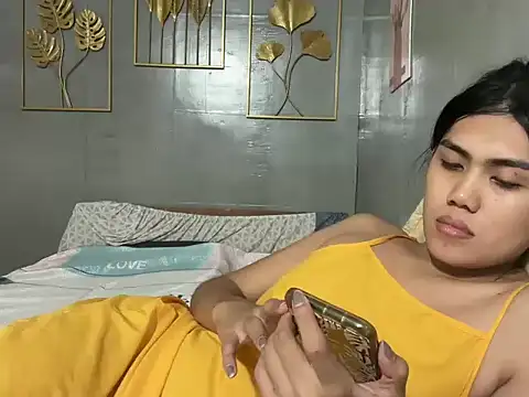 Delicate Savannah online show from September 28, 6:42 am