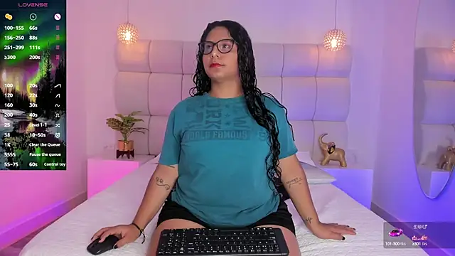 DanielleEvans  online show from September 17, 11:41 am