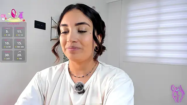 aisha es online show from May 21, 8:18 pm