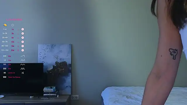 mo1ly online show from October 4, 2:11 pm