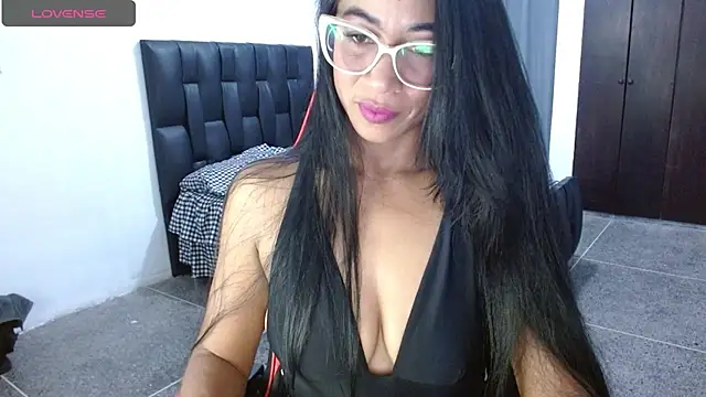 Emiliklauss22 online show from October 21, 6:17 am