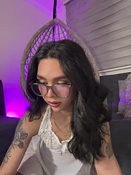 Samantha Bernardo online show from April 18, 4:37 am