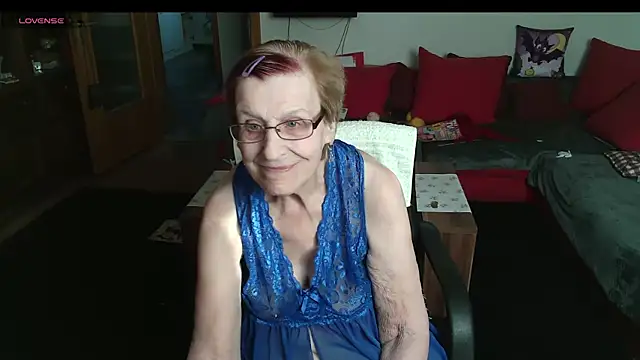 HeisseomaOriginal online show from March 22, 8:20 am