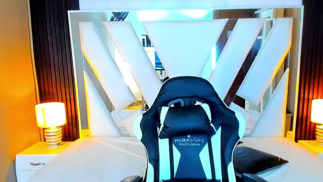 Linda4Petite online show from October 24, 6:15 pm