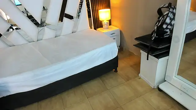 Linda4Petite online show from December 15, 6:02 pm