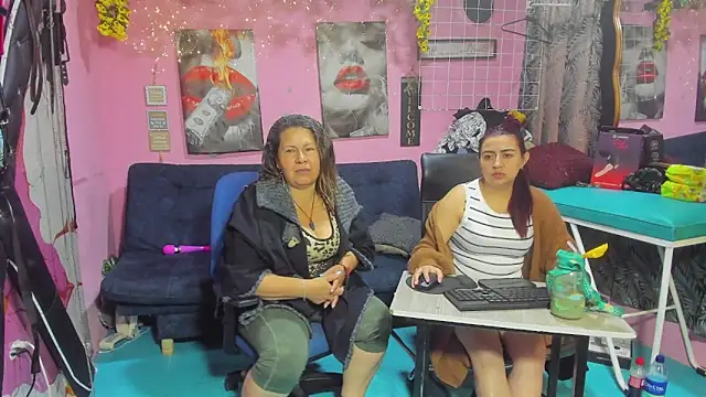lesbiancuple online show from June 14, 12:38 pm