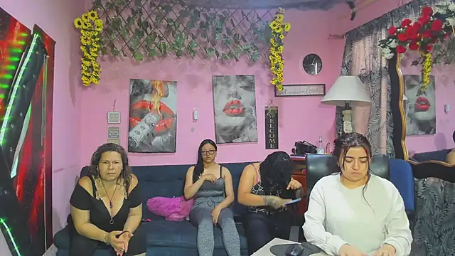 lesbiancuple online show from April 13, 11:55 am