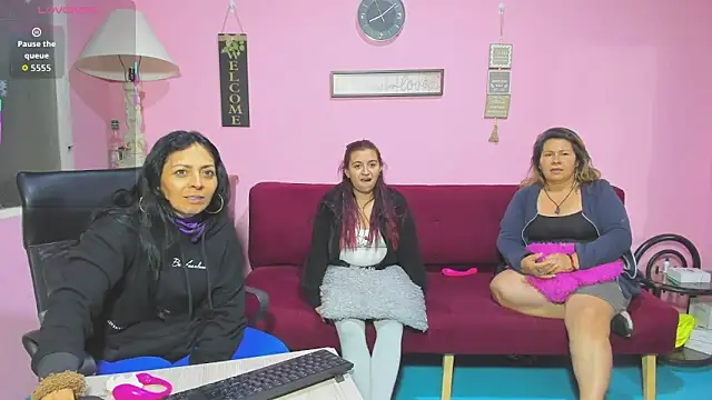 lesbiancuple online show from October 13, 1:08 am