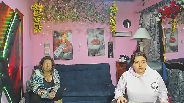 lesbiancuple online show from April 16, 11:54 am