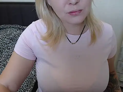 leeilawow online show from September 10, 6:24 am