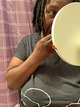 markquanna online show from March 30, 7:41 am