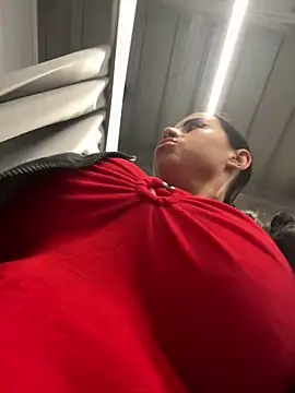 CrazzyChicks online show from October 26, 8:32 am