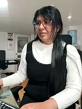 aisha latina online show from March 10, 3:27 pm