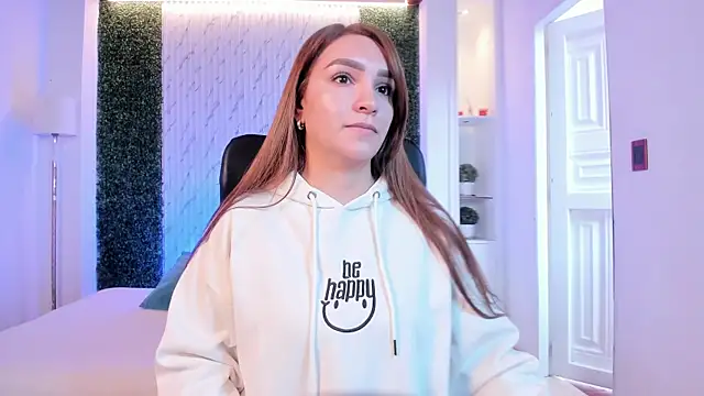 miataylorr1 online show from October 3, 12:32 pm