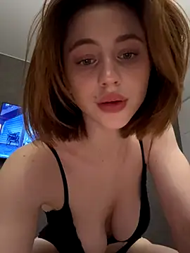 Camilla Railian online show from October 17, 2:59 am