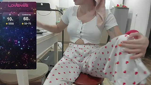 92yourbitch922 online show from December 13, 7:53 pm