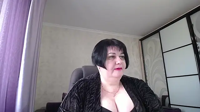 JuicyLady Di online show from December 2, 9:21 am