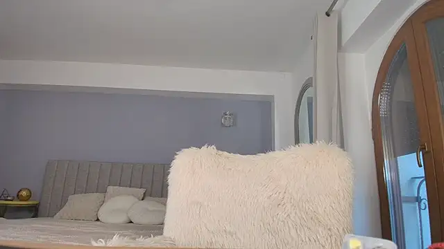 Anna Lewis online show from December 23, 7:23 am