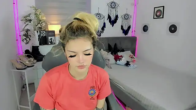 AlexandraMooree online show from January 12, 11:21 pm