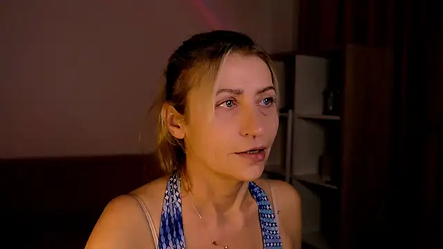 ZoeGrant online show from April 10, 7:42 pm