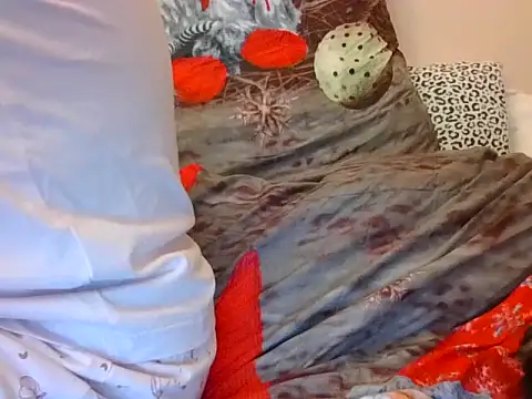 RealLittleRedRidingHood online show from November 18, 5:47 pm