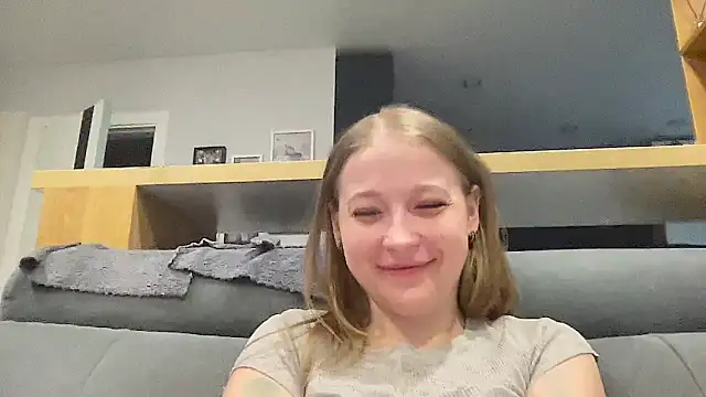 CharmingSarah online show from May 28, 4:38 pm
