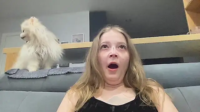CharmingSarah online show from May 14, 4:35 pm